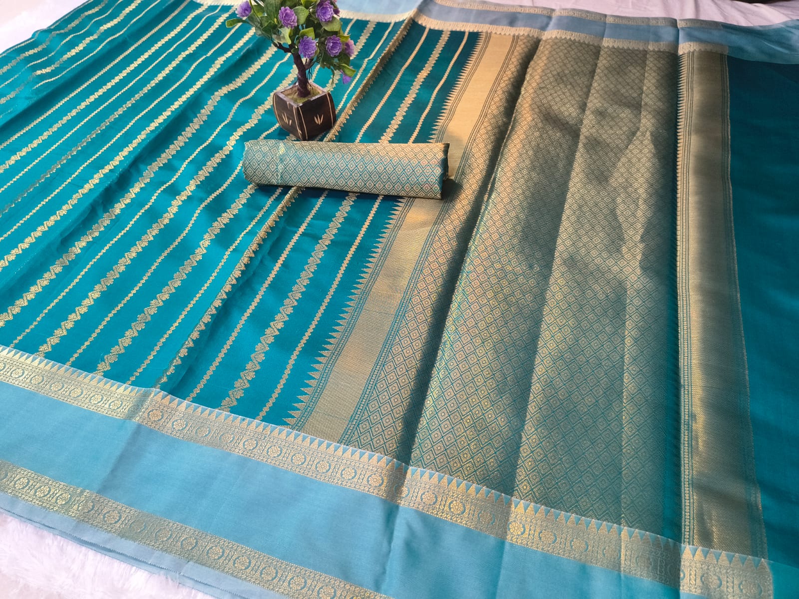 Elegant Rama Green Banarasi Saree with Golden Zari Border & Rich Pallu